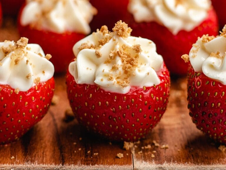 Cheesecake-Stuffed-Strawberries-10